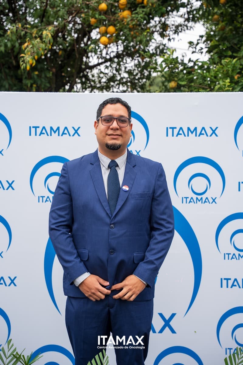 Dr. Carlos Hernández